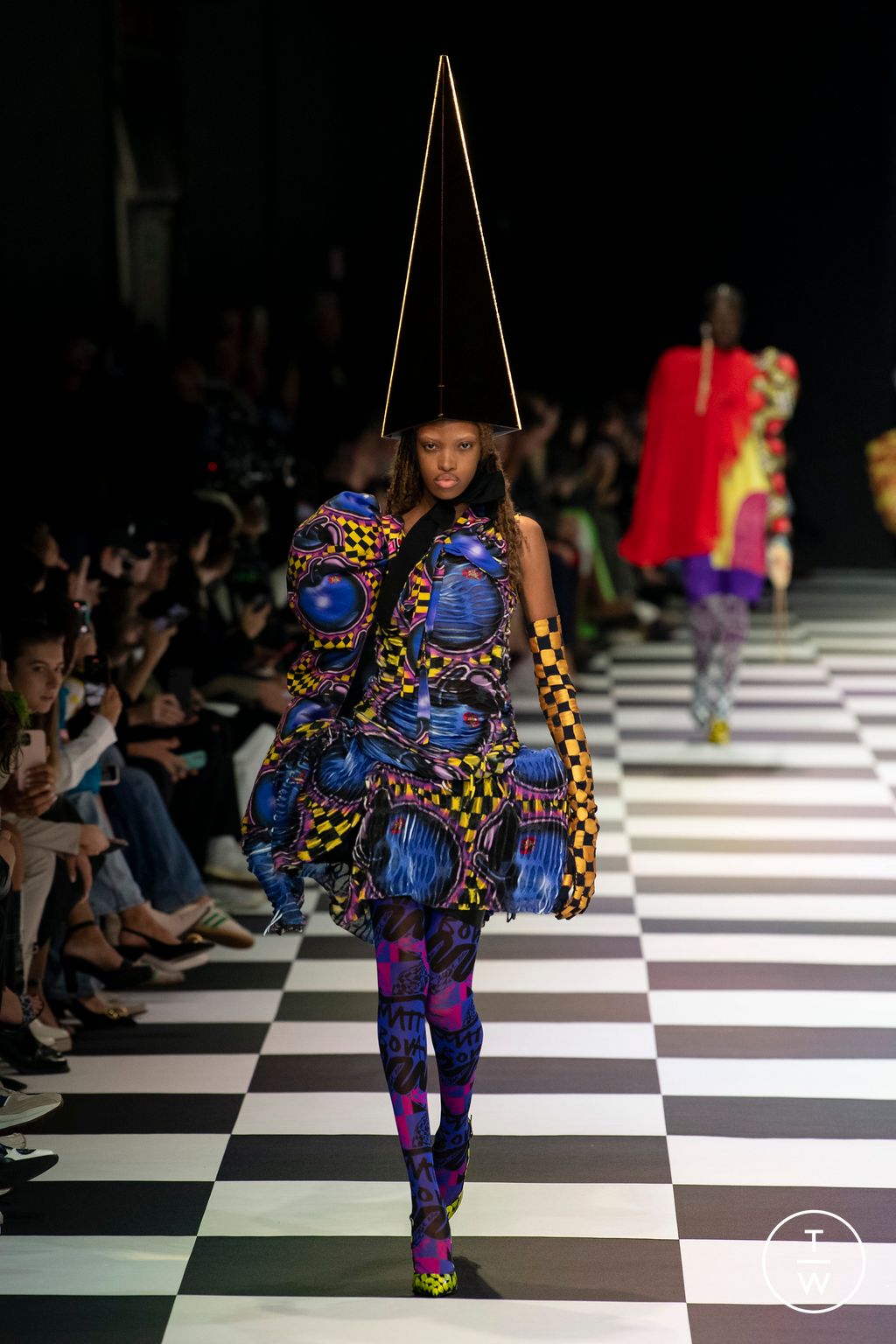 Fashion Week Milan Spring/Summer 2023 look 10 de la collection Matty Bovan womenswear