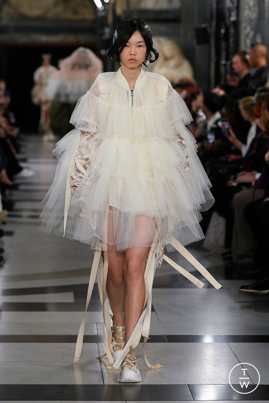 Fashion Week London Spring/Summer 2023 look 2 from the Simone Rocha collection 女装