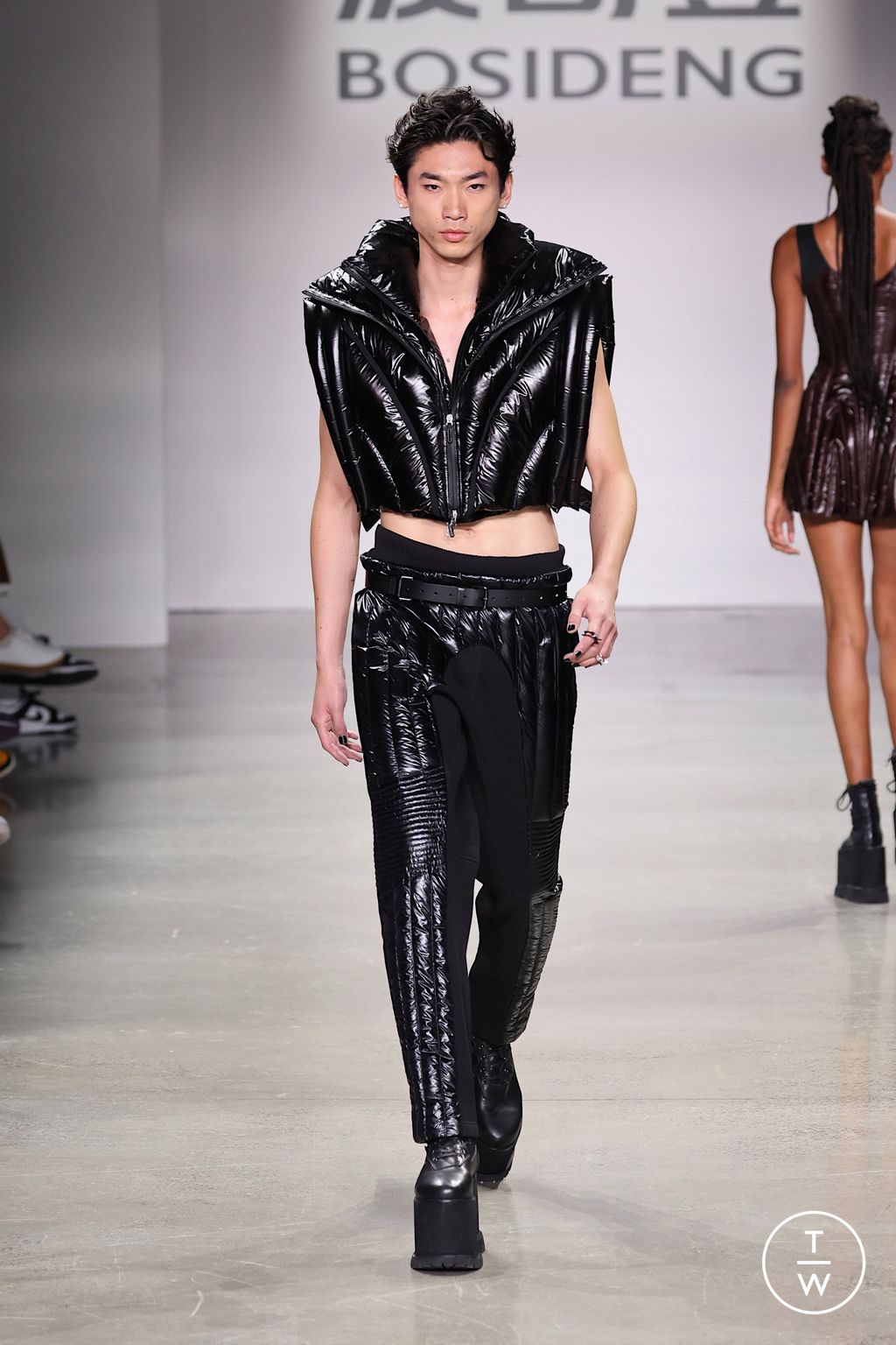 Fashion Week New York Spring/Summer 2023 look 8 from the Bosideng collection womenswear