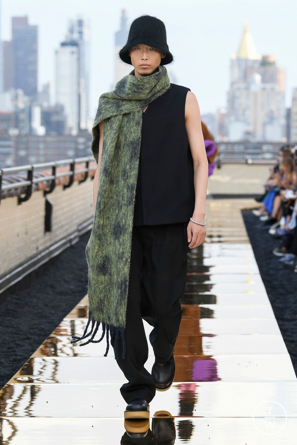 Fashion Week New York Fall/Winter 2022 look 10 de la collection Cos womenswear