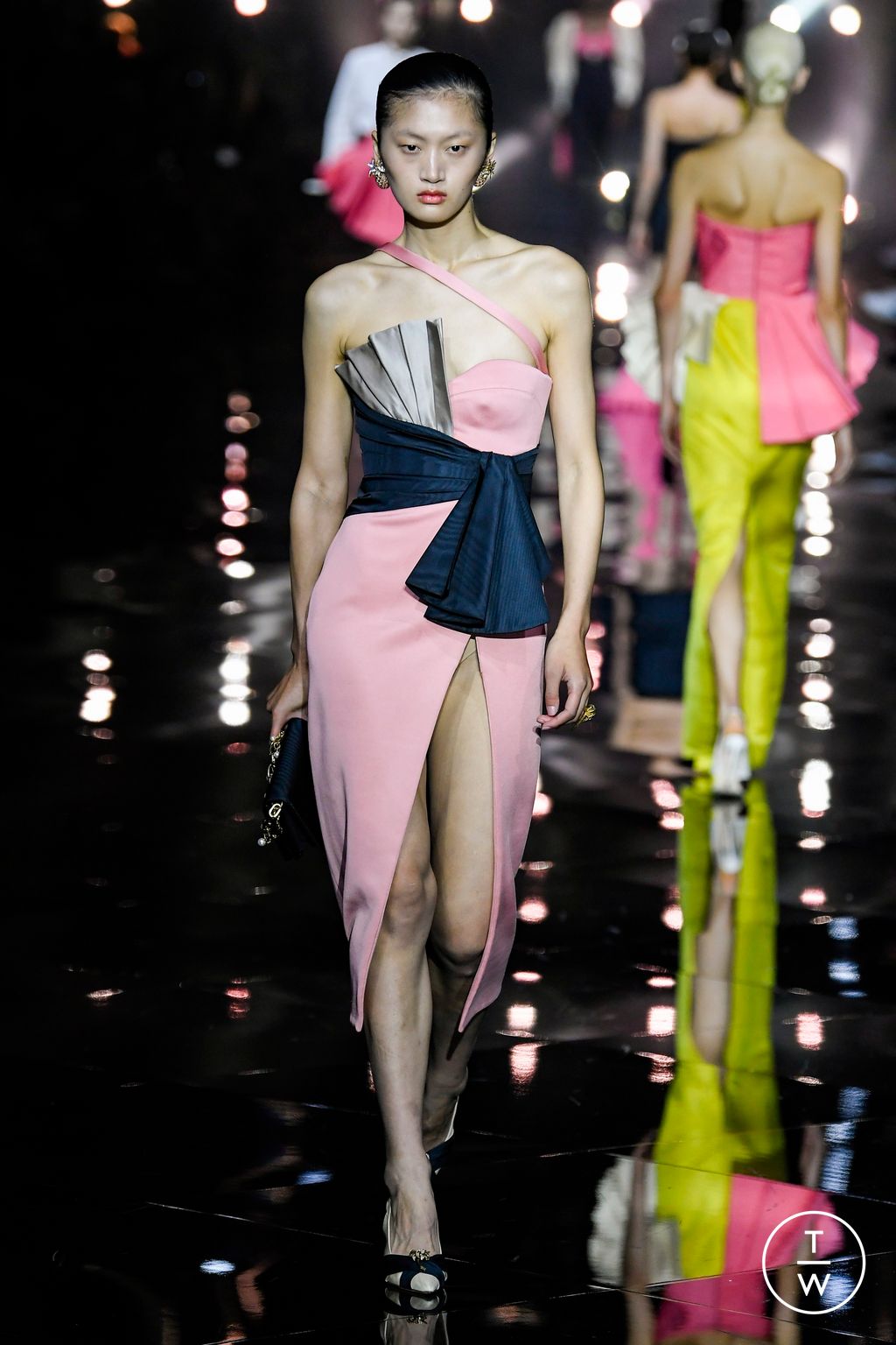 Fashion Week Milan Spring/Summer 2023 look 40 from the Roberto Cavalli collection 女装