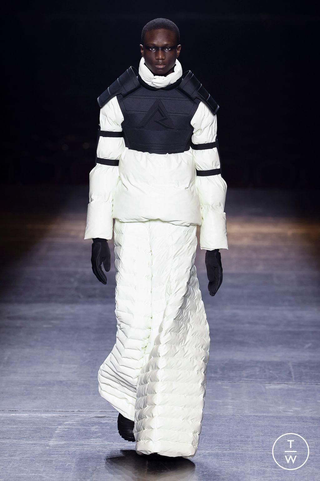 Fashion Week Paris Fall/Winter 2023 look 12 de la collection Rains menswear