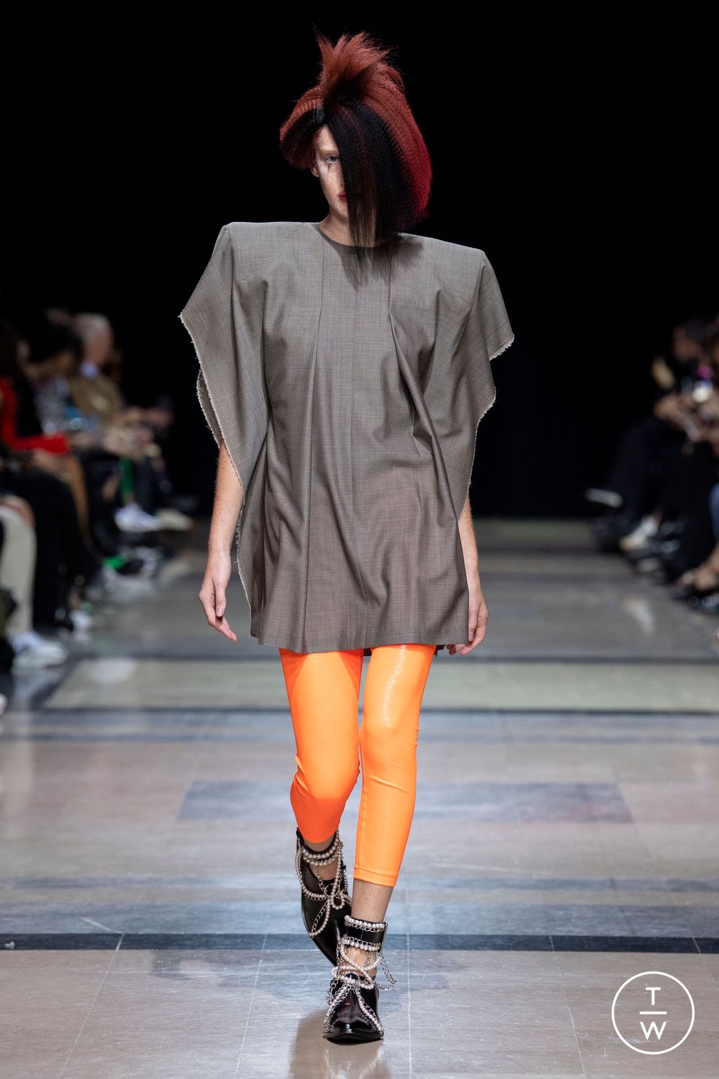 Fashion Week Paris Spring/Summer 2023 look 10 de la collection Junya Watanabe womenswear