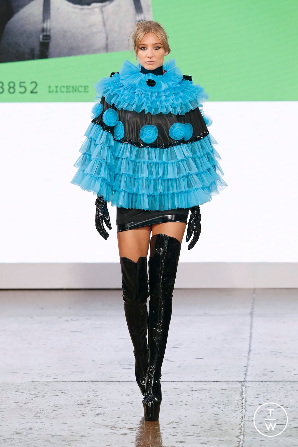 Fashion Week London Spring/Summer 2023 look 28 de la collection Pam Hogg womenswear