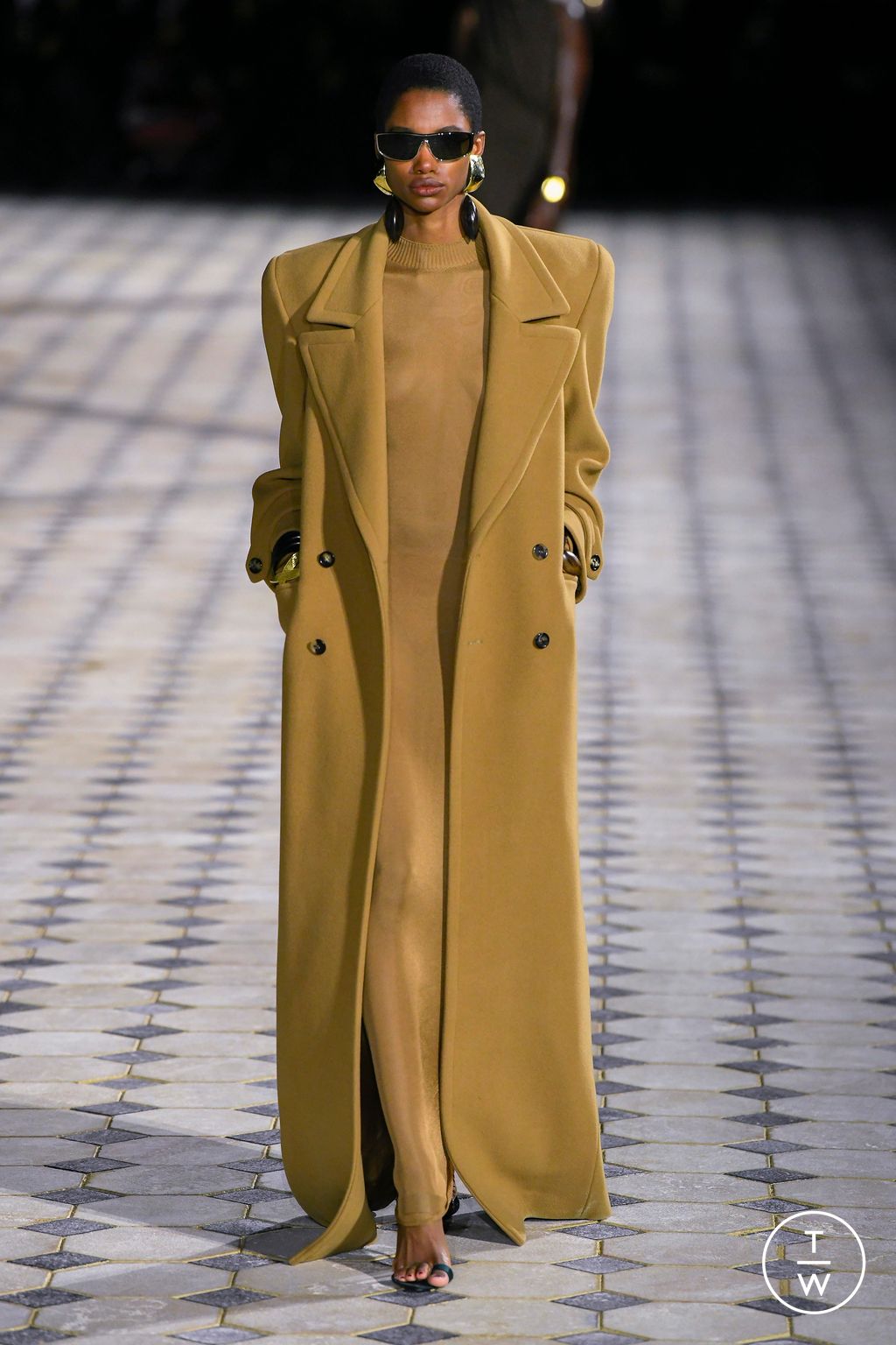 Fashion Week Paris Spring/Summer 2023 look 22 from the Saint Laurent collection womenswear
