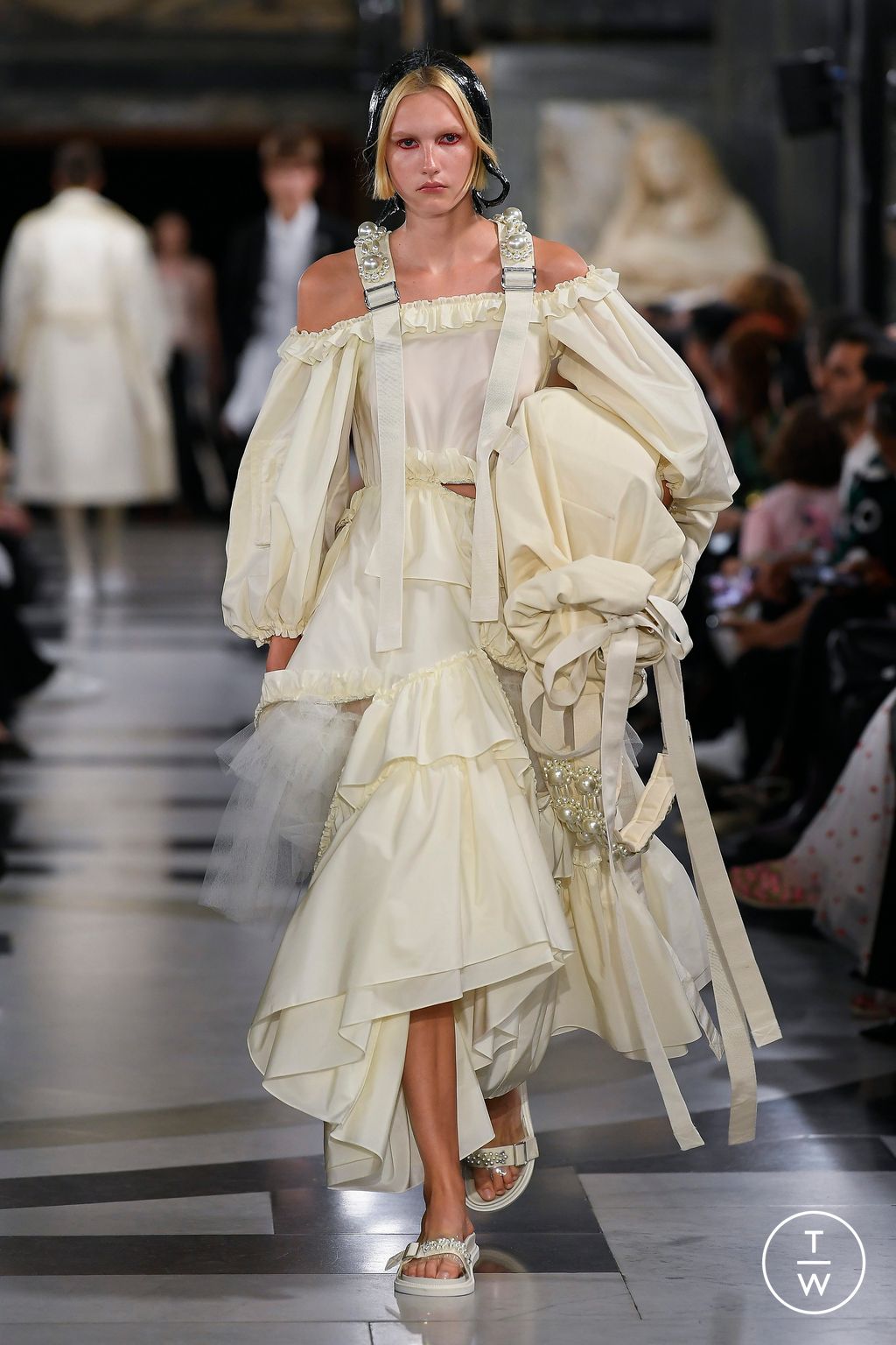 Fashion Week London Spring/Summer 2023 look 22 from the Simone Rocha collection 女装