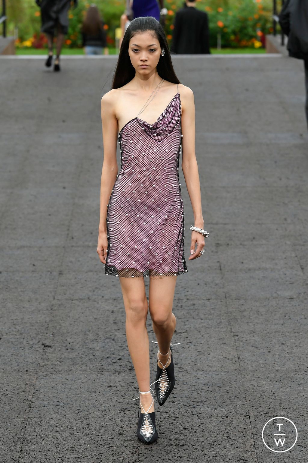 Fashion Week Paris Spring/Summer 2023 look 39 from the Givenchy collection 女装