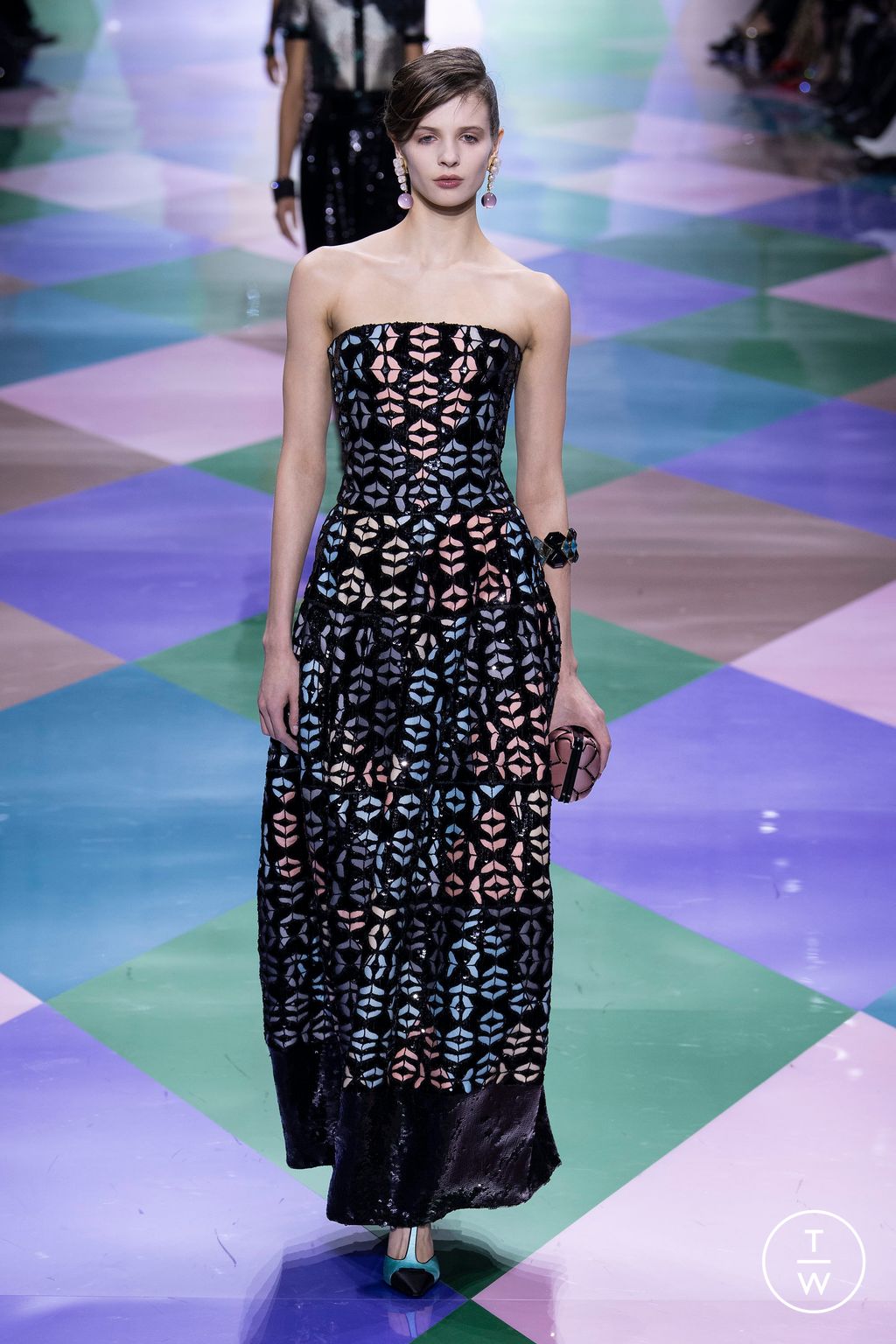 Fashion Week Paris Spring/Summer 2023 look 32 from the Giorgio Armani Privé collection couture