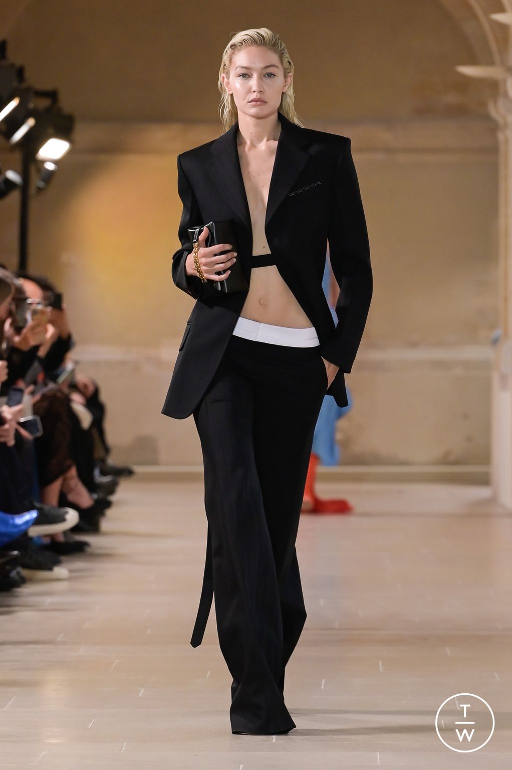 Fashion Week Paris Spring/Summer 2023 look 19 from the Victoria Beckham collection 女装