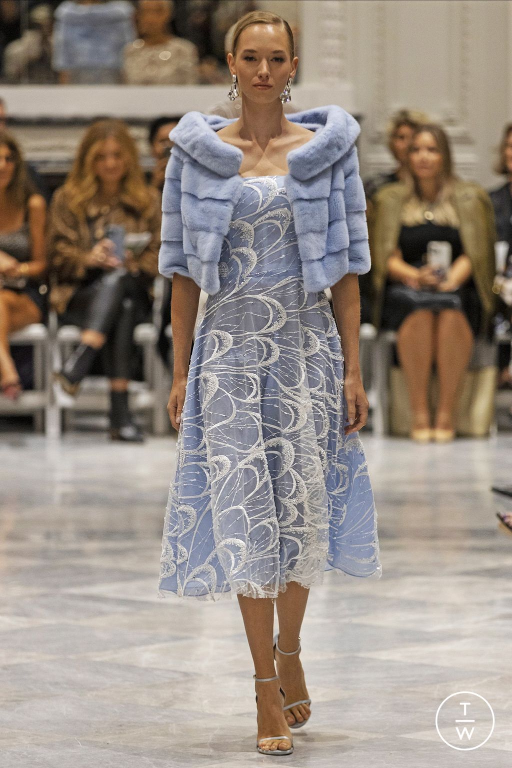 Fashion Week New York Spring/Summer 2023 look 4 de la collection Dennis Basso womenswear