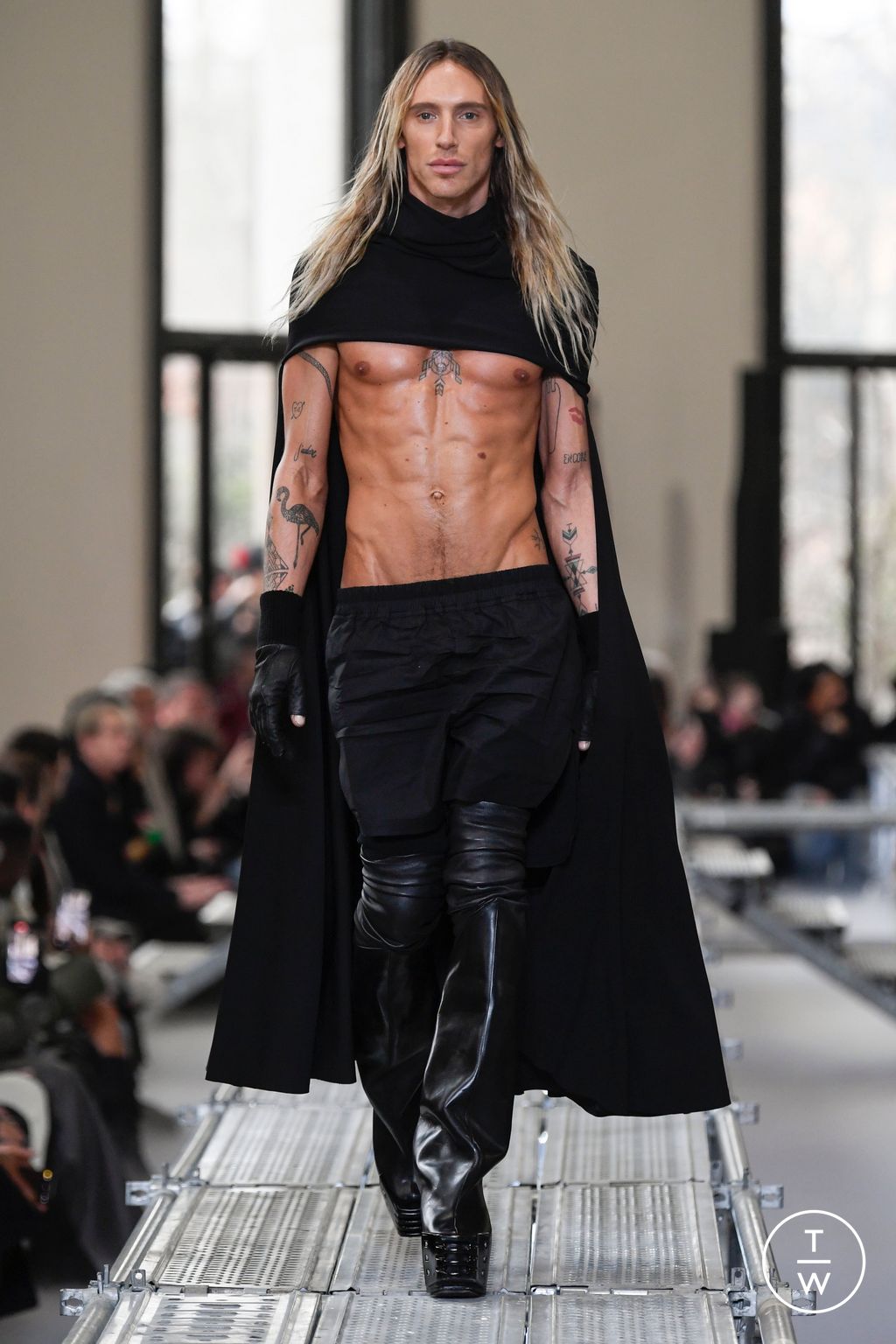 Fashion Week Paris Fall/Winter 2023 look 1 from the Rick Owens collection menswear