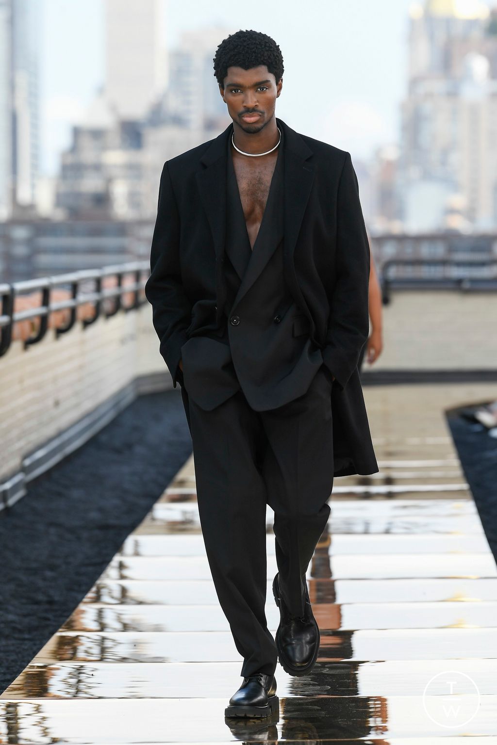 Fashion Week New York Fall/Winter 2022 look 40 from the Cos collection womenswear