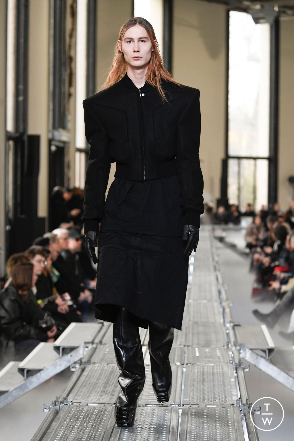 Fashion Week Paris Fall/Winter 2023 look 37 from the Rick Owens collection 男装