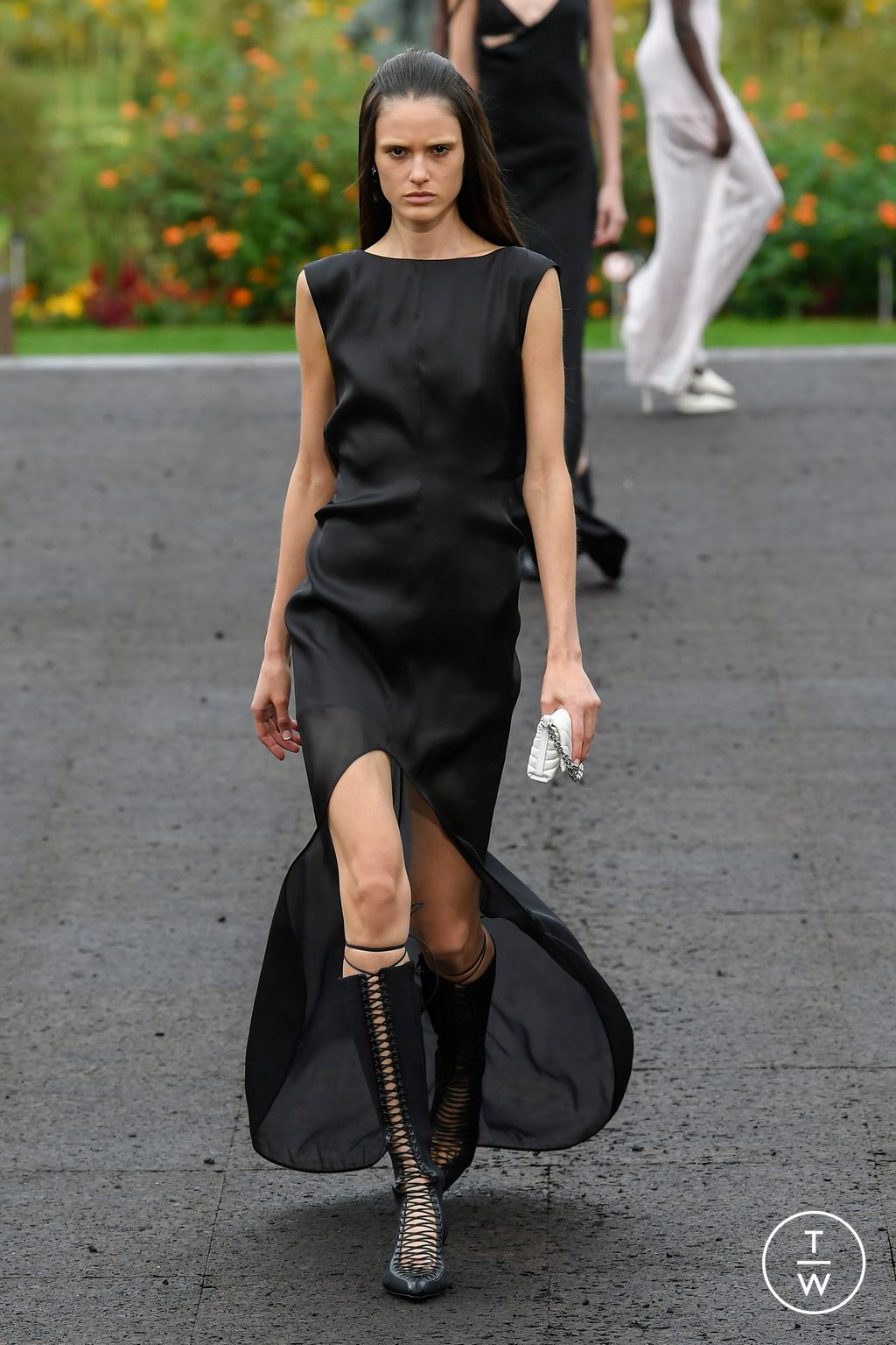 Fashion Week Paris Spring/Summer 2023 look 47 from the Givenchy collection womenswear