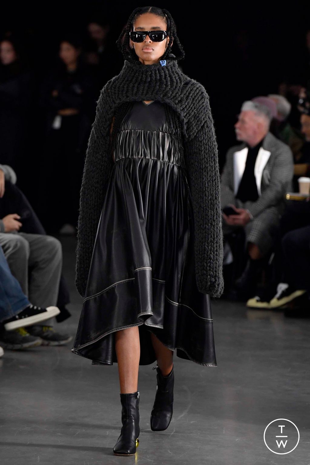 Fashion Week Paris Fall/Winter 2023 look 60 from the Maison Mihara Yasuhiro collection menswear