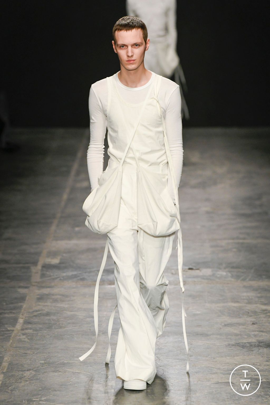 Fashion Week Paris Spring/Summer 2023 look 34 from the Ann Demeulemeester collection 女装