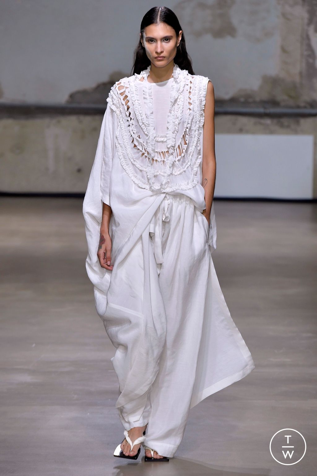 Fashion Week Paris Spring/Summer 2023 look 12 from the Christian Wijnants collection 女装