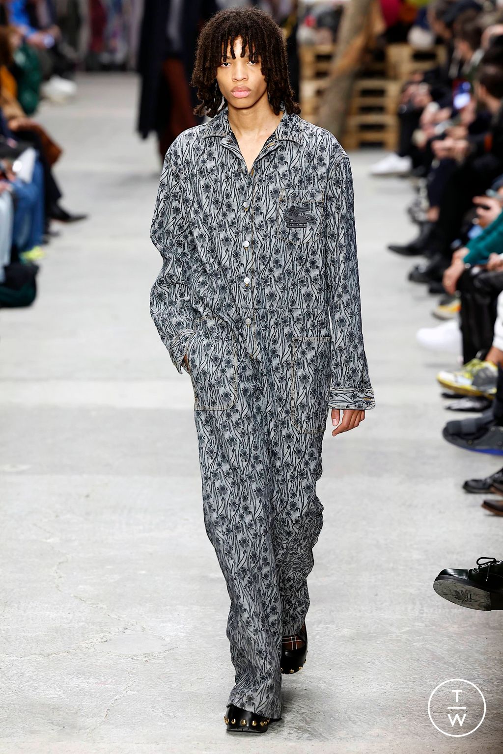 Fashion Week Milan Fall/Winter 2023 look 26 from the Etro collection 男装