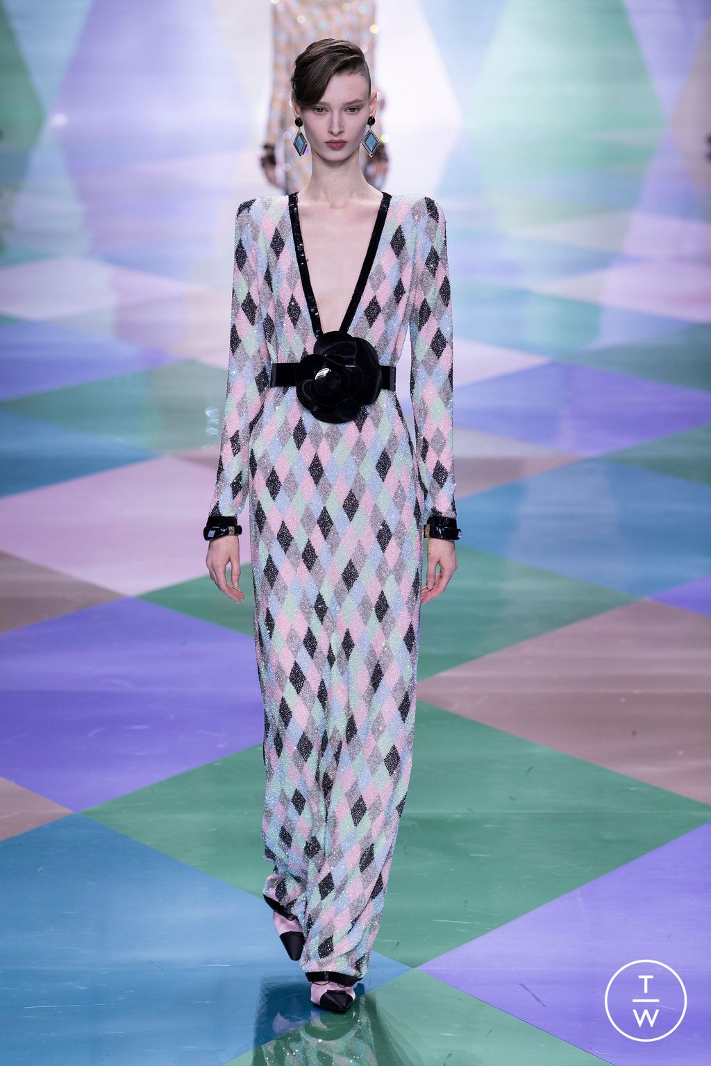 Fashion Week Paris Spring/Summer 2023 look 30 from the Giorgio Armani Privé collection couture