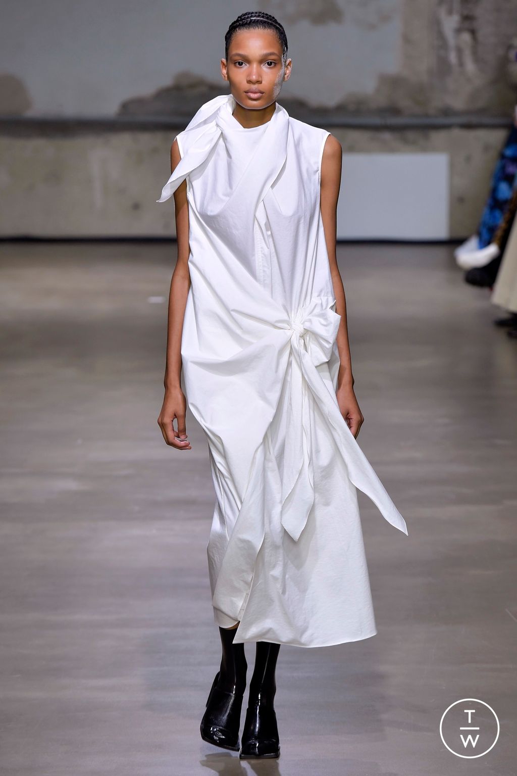 Fashion Week Paris Spring/Summer 2023 look 16 from the Christian Wijnants collection 女装