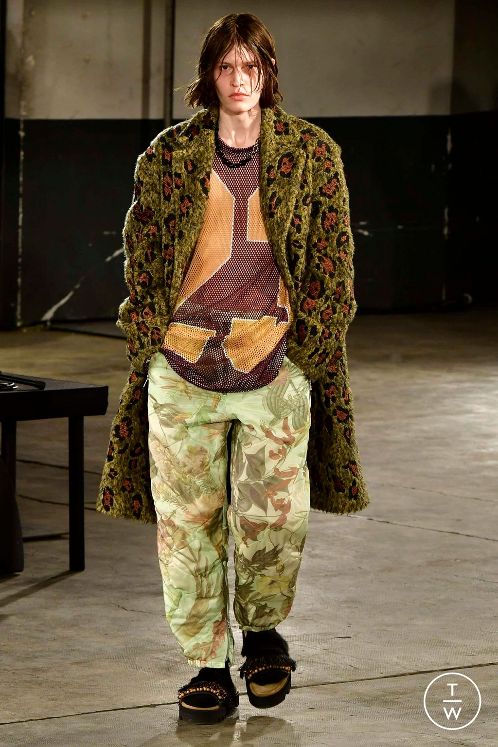Fashion Week Paris Fall/Winter 2023 look 50 from the Dries Van Noten collection 男装