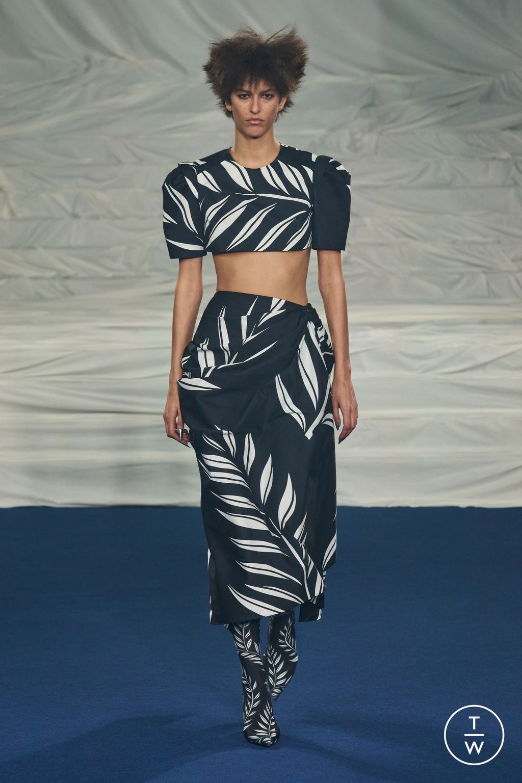 Fashion Week Paris Spring/Summer 2023 look 13 from the Rochas collection womenswear
