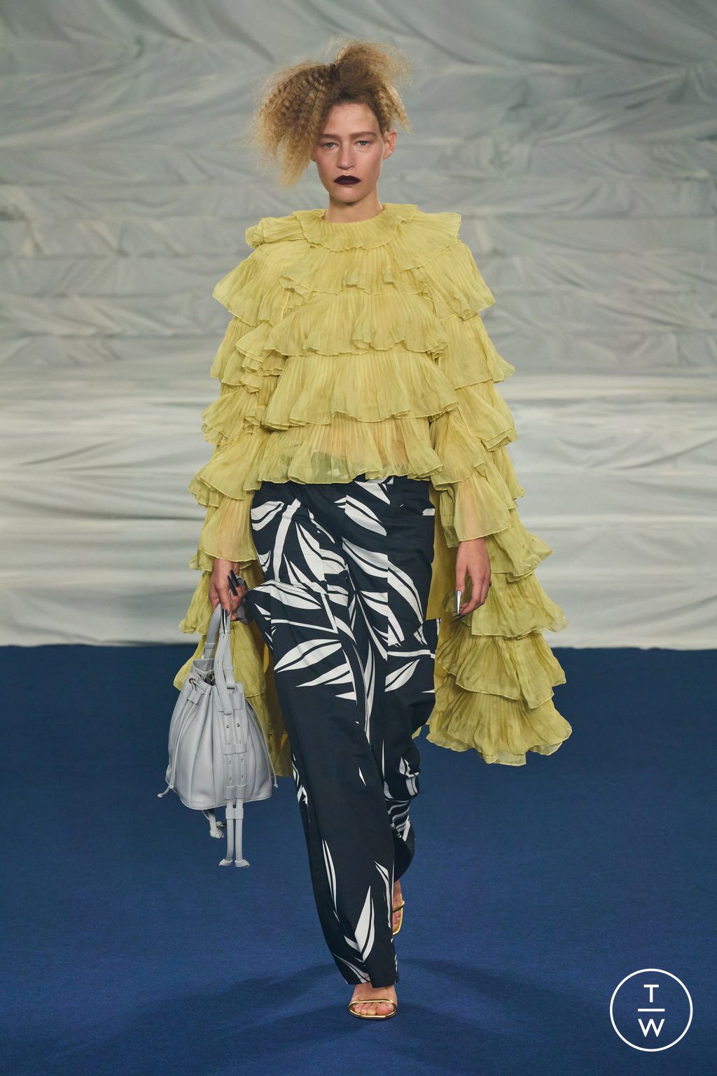 Fashion Week Paris Spring/Summer 2023 look 14 from the Rochas collection womenswear