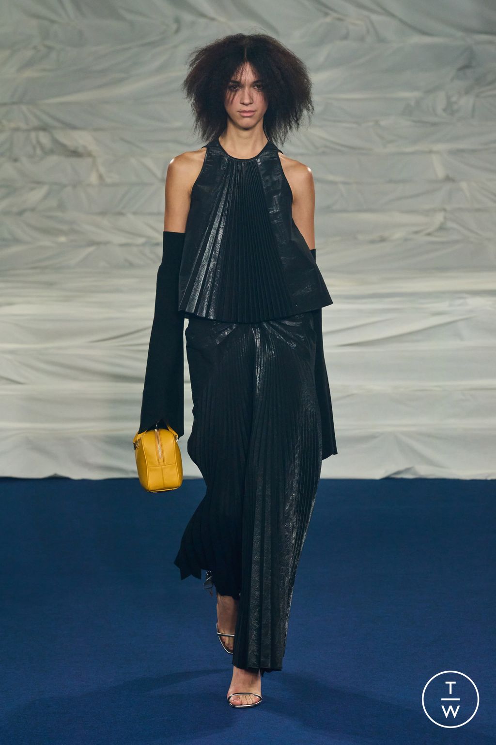 Fashion Week Paris Spring/Summer 2023 look 17 from the Rochas collection womenswear