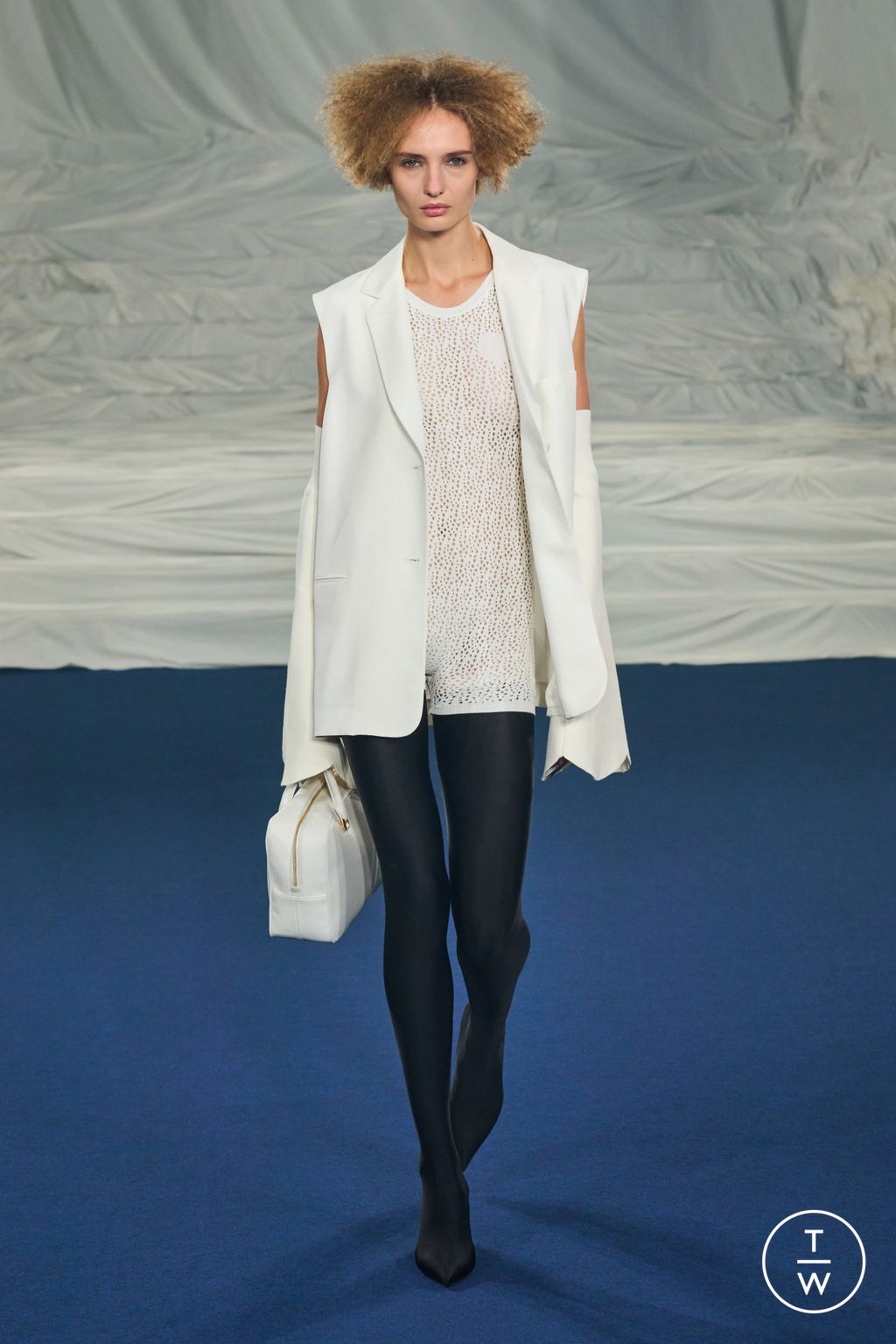 Fashion Week Paris Spring/Summer 2023 look 18 from the Rochas collection 女装