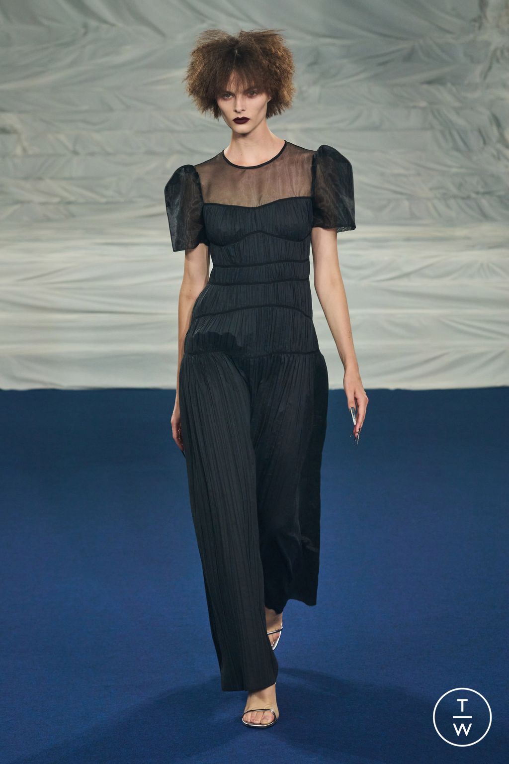 Fashion Week Paris Spring/Summer 2023 look 27 from the Rochas collection 女装