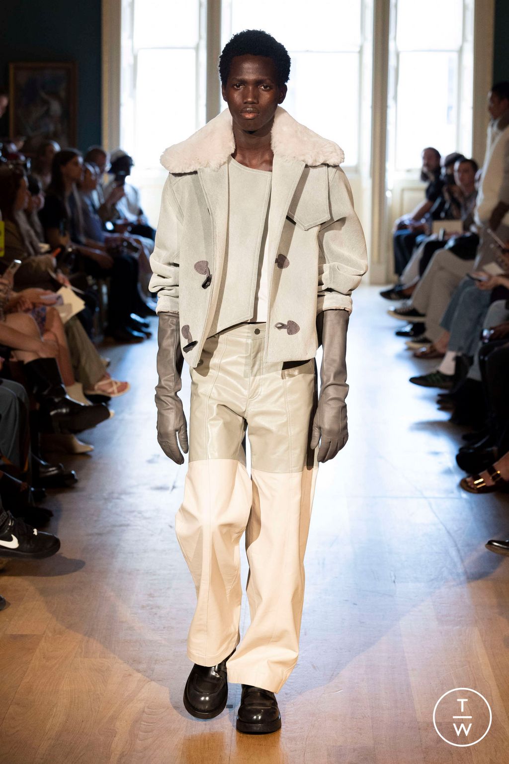 Fashion Week London Fall/Winter 2023 look 15 from the Daniel W Fletcher collection 男装
