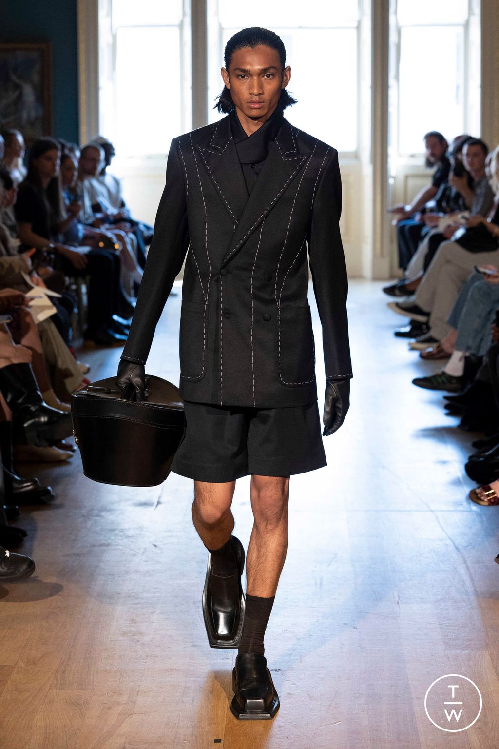 Fashion Week London Fall/Winter 2023 look 20 from the Daniel W Fletcher collection 男装