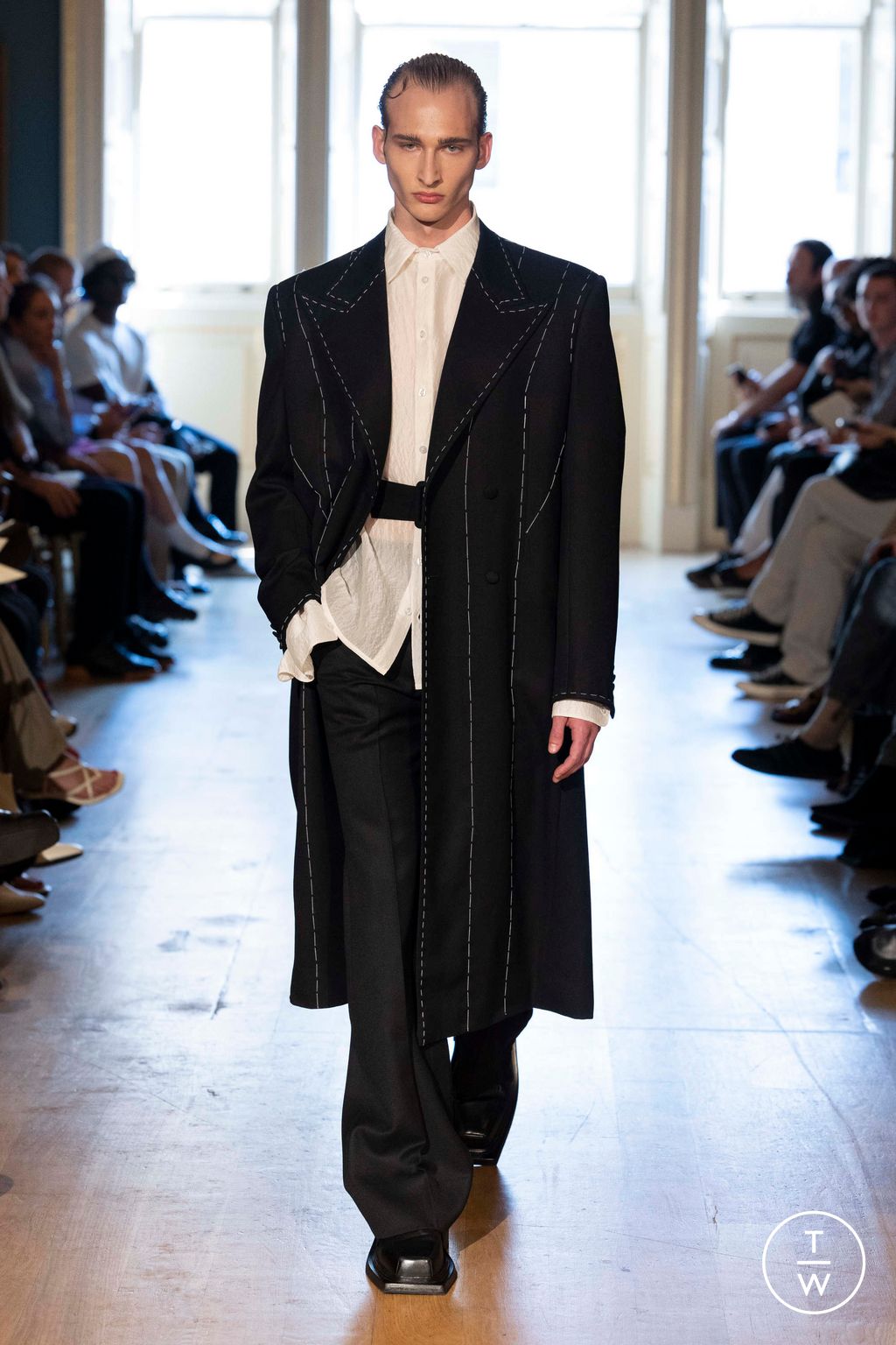 Fashion Week London Fall/Winter 2023 look 28 from the Daniel W Fletcher collection 男装
