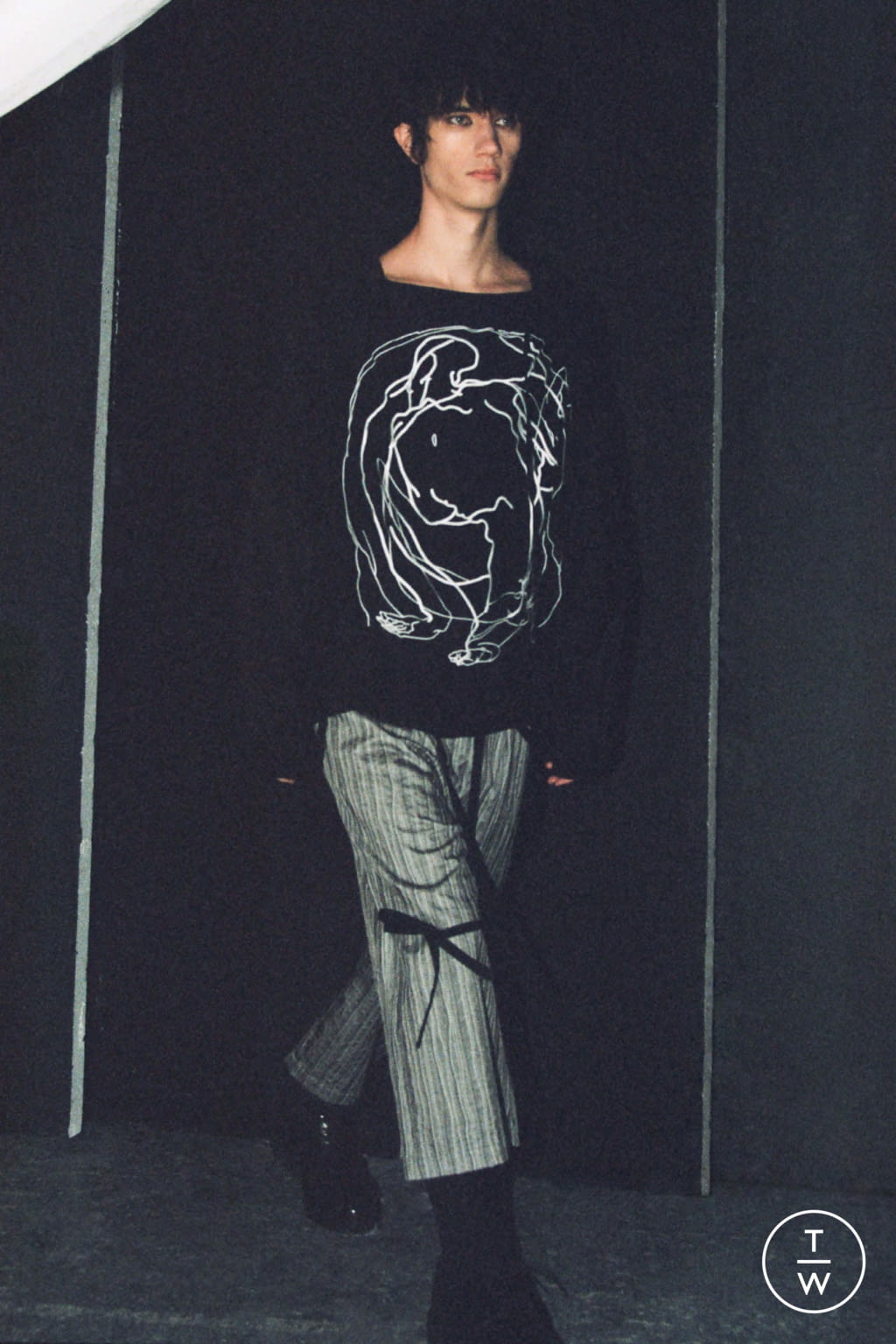 Fashion Week London Fall/Winter 2021 look 2 from the Danshan collection 男装