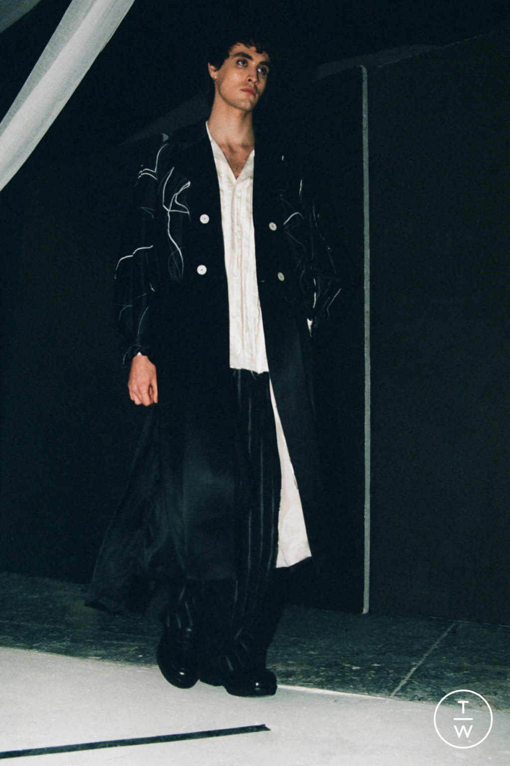 Fashion Week London Fall/Winter 2021 look 3 from the Danshan collection 男装