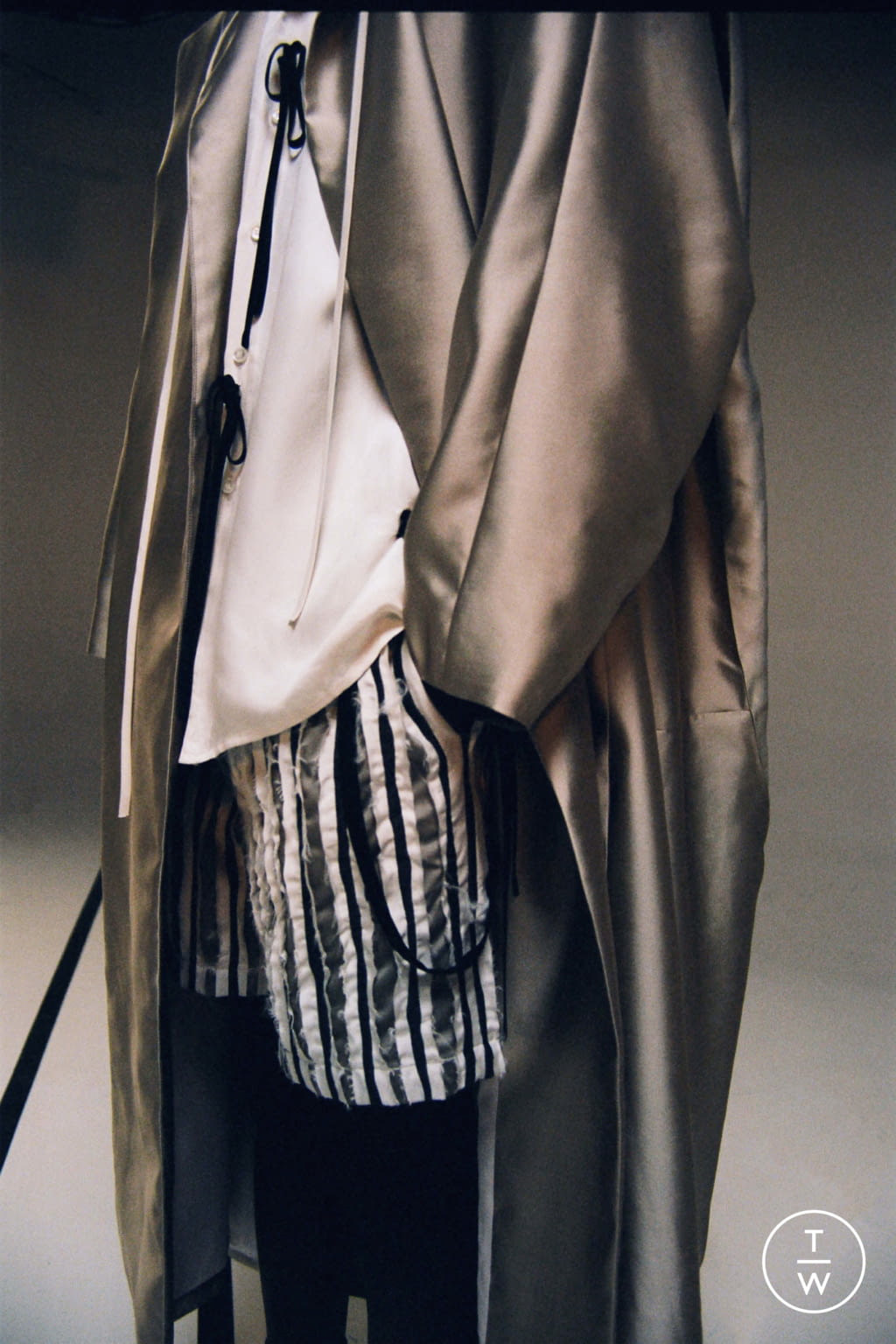 Fashion Week London Fall/Winter 2021 look 8 from the Danshan collection 男装