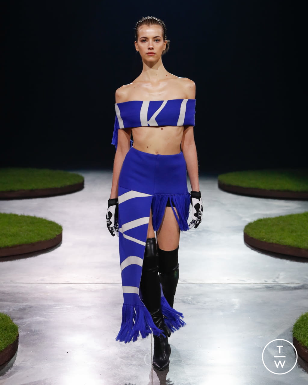 Fashion Week London Fall/Winter 2022 look 10 from the David Koma collection womenswear