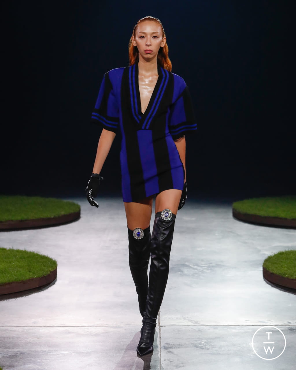 Fashion Week London Fall/Winter 2022 look 12 from the David Koma collection 女装