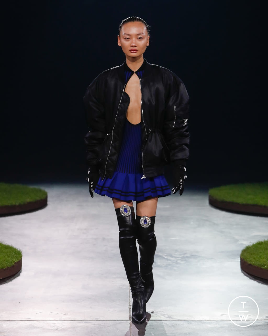Fashion Week London Fall/Winter 2022 look 14 from the David Koma collection womenswear