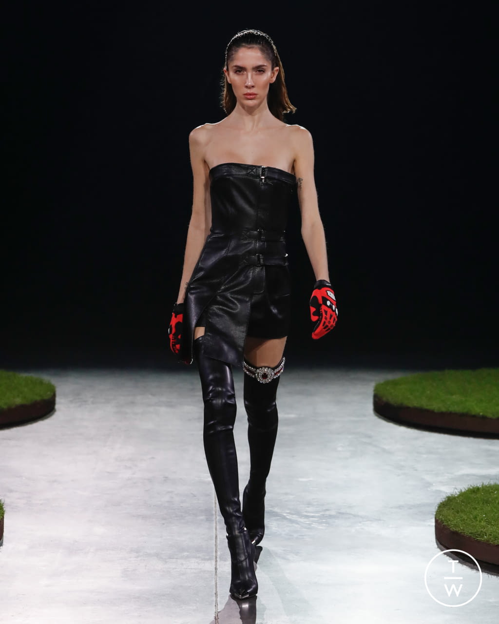 Fashion Week London Fall/Winter 2022 look 18 from the David Koma collection 女装