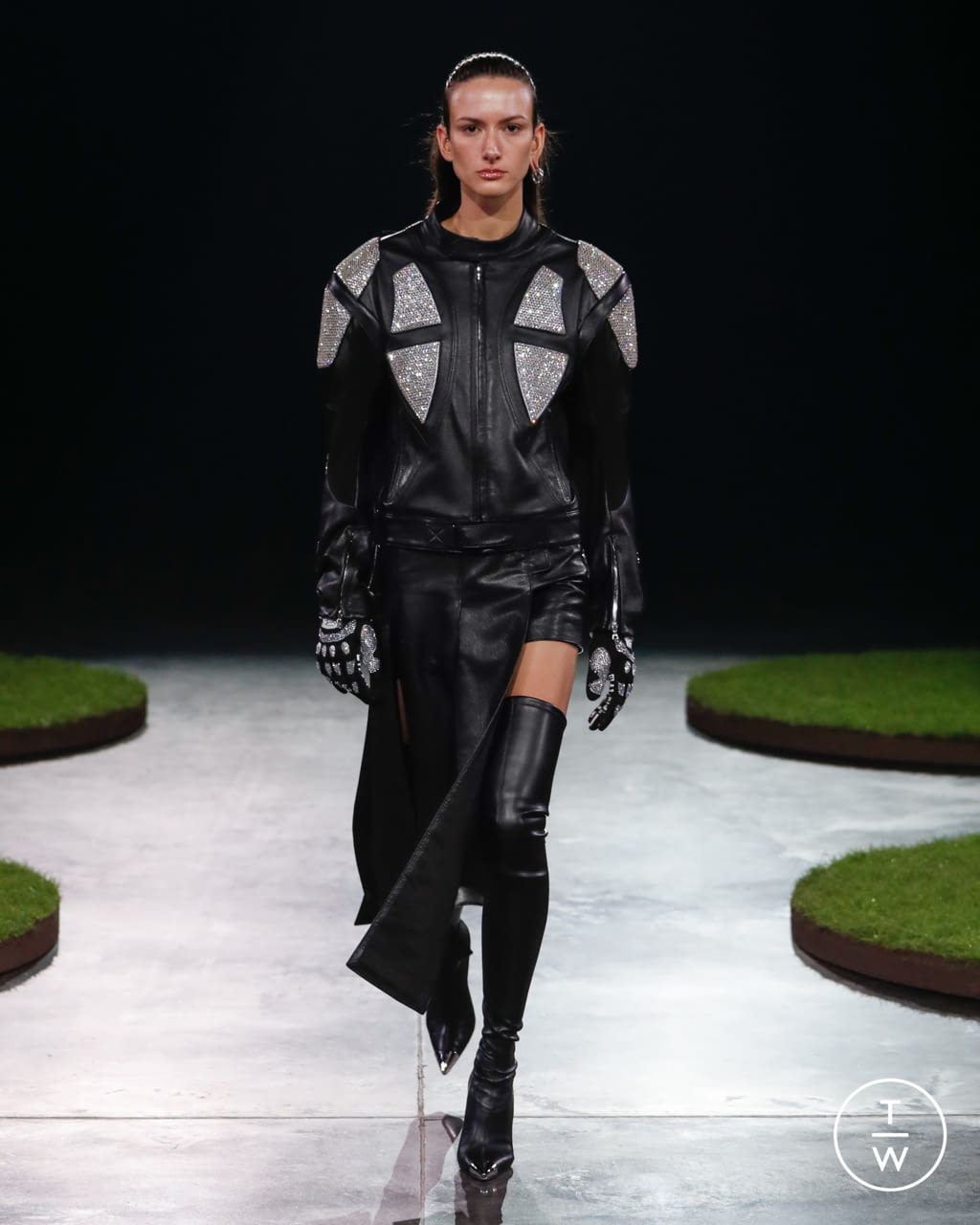 Fashion Week London Fall/Winter 2022 look 19 from the David Koma collection 女装
