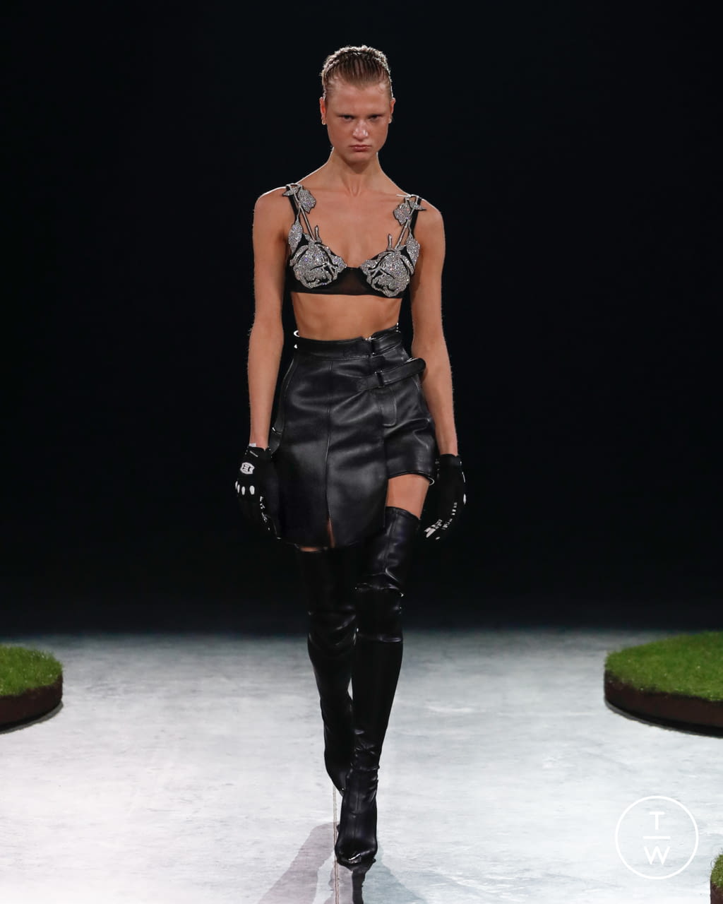 Fashion Week London Fall/Winter 2022 look 21 from the David Koma collection womenswear