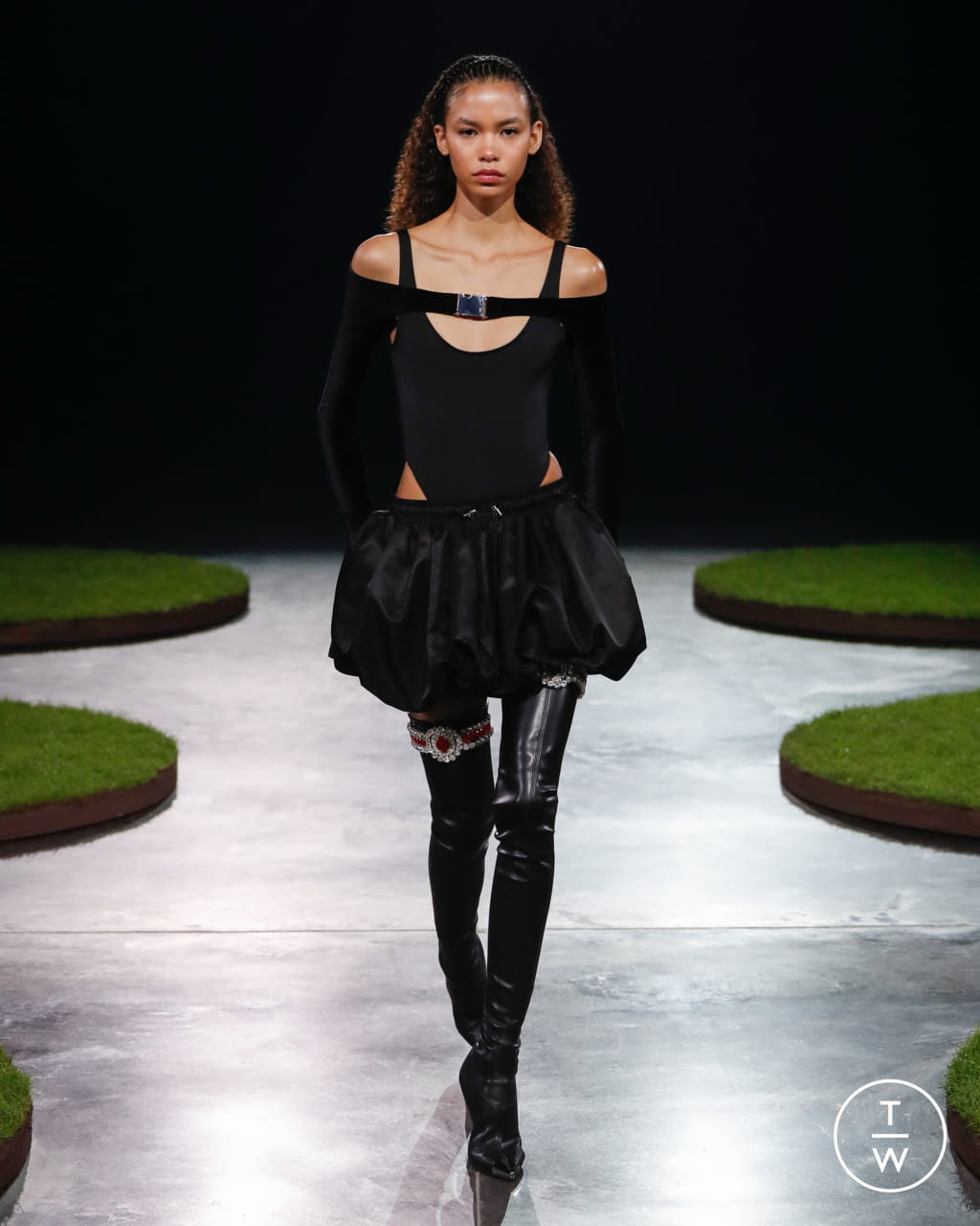 Fashion Week London Fall/Winter 2022 look 23 from the David Koma collection 女装
