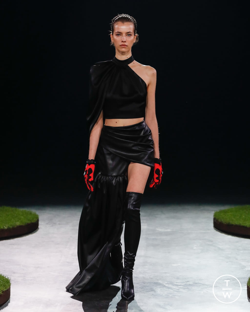 Fashion Week London Fall/Winter 2022 look 27 from the David Koma collection 女装