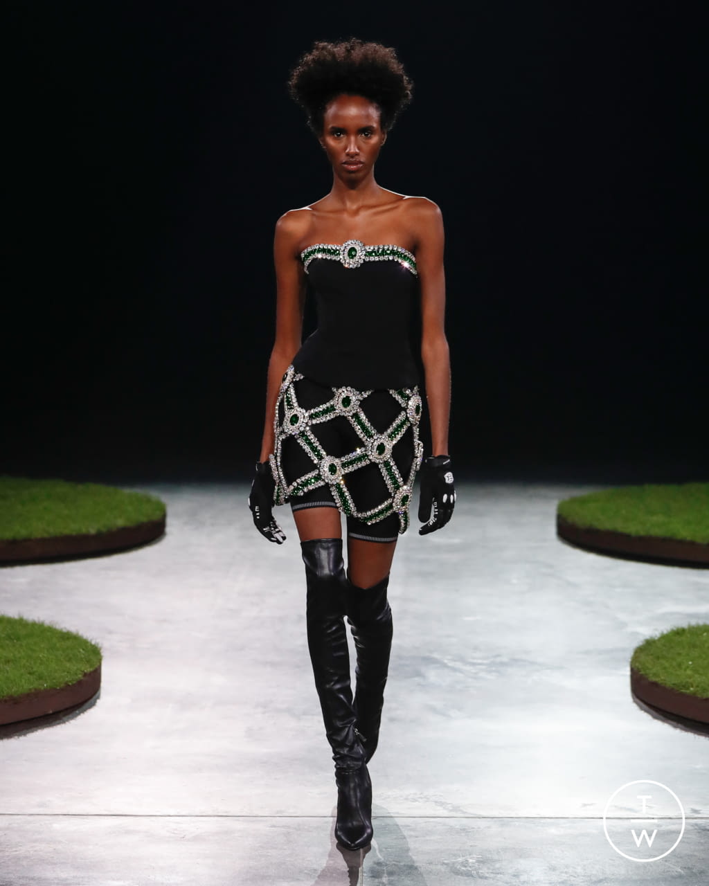 Fashion Week London Fall/Winter 2022 look 32 from the David Koma collection womenswear