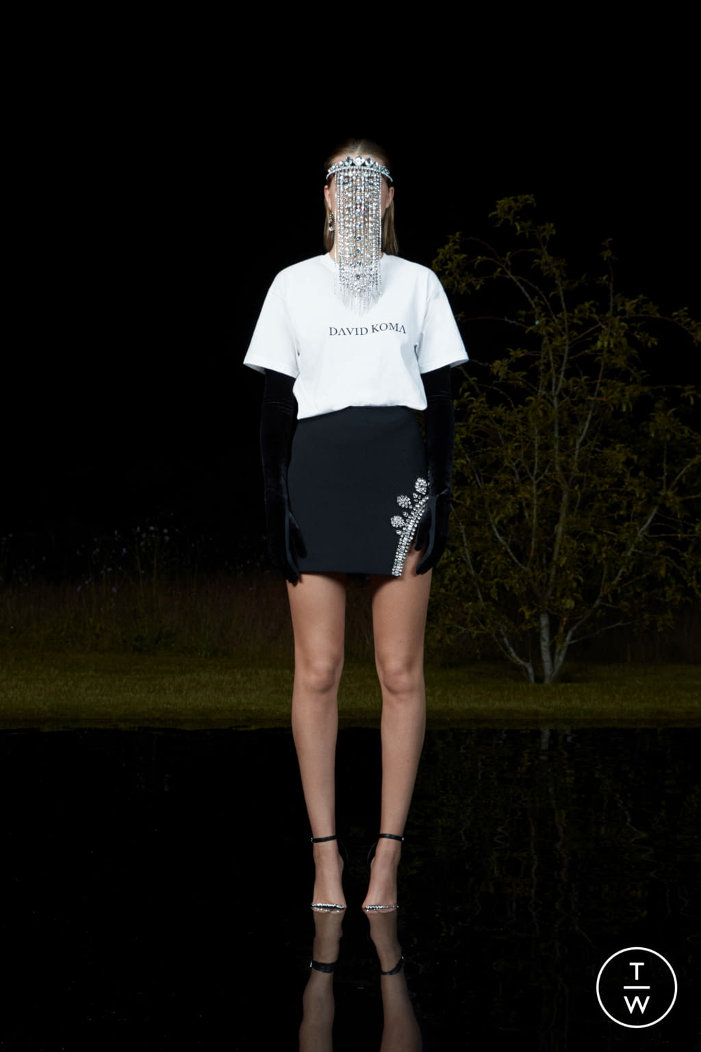 Fashion Week London Resort 2021 look 21 from the David Koma collection 女装