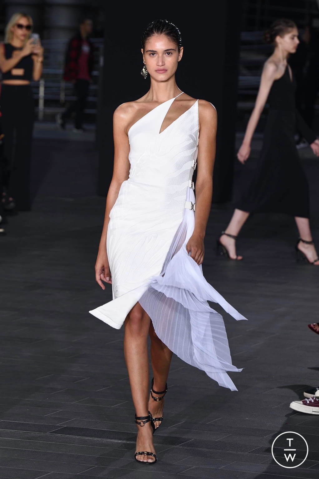 Fashion Week London Spring/Summer 2020 look 13 from the David Koma collection 女装