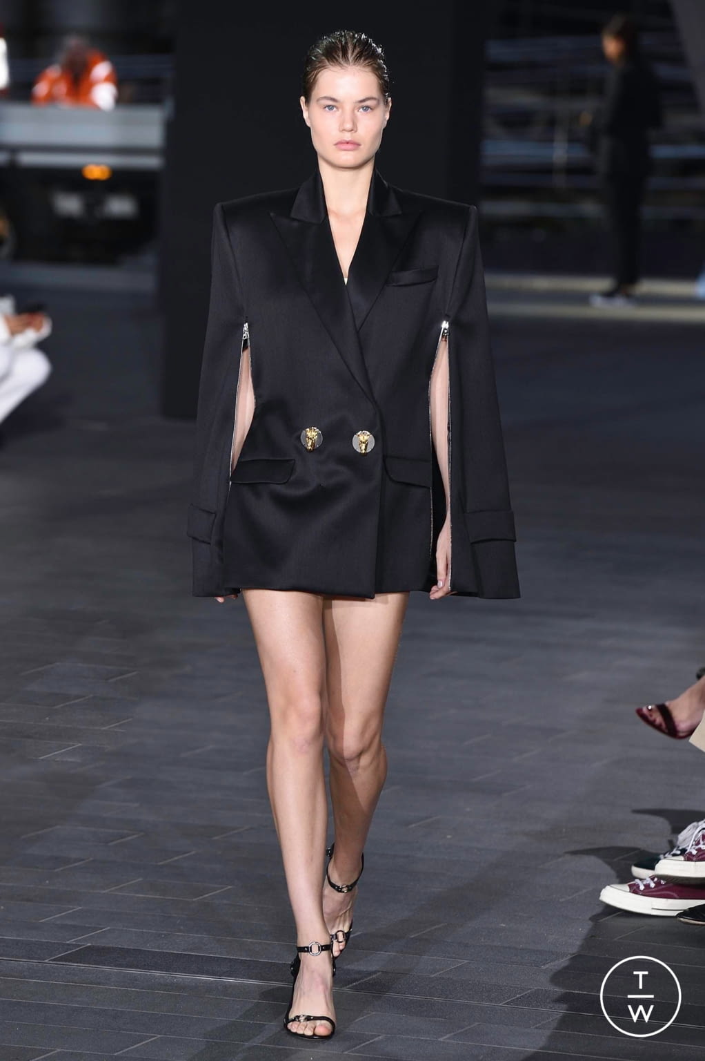 Fashion Week London Spring/Summer 2020 look 19 from the David Koma collection 女装