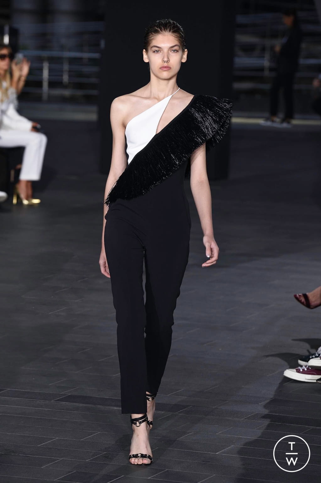 Fashion Week London Spring/Summer 2020 look 35 from the David Koma collection 女装