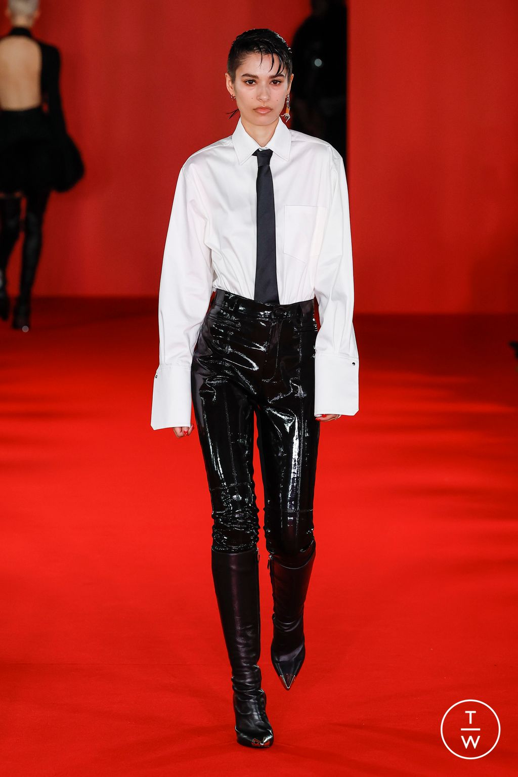 Fashion Week London Fall/Winter 2023 look 8 from the David Koma collection 女装
